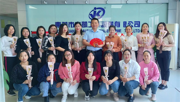 待到春來三月八，普天開滿美人花~